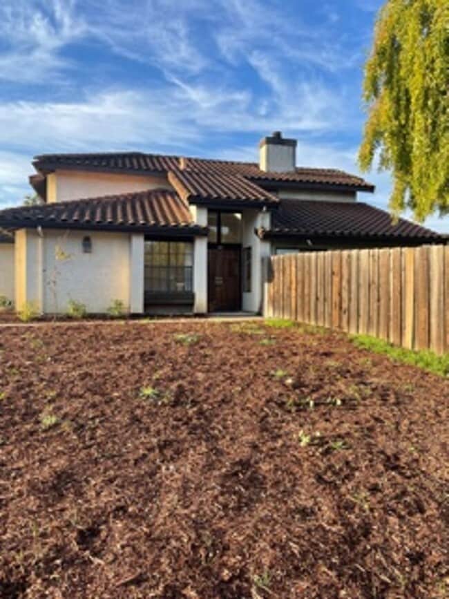 Photo - Gorgeous Two Story Home In Union City 3 Bedroom 2.5 Baths