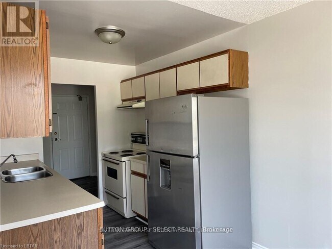 Photo - 204 - 135 BASELINE ROAD Unit 204