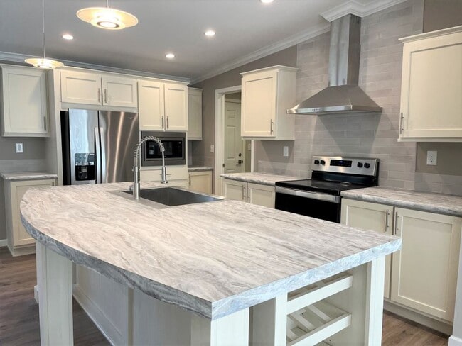 1077 Cloverleaf Cir
