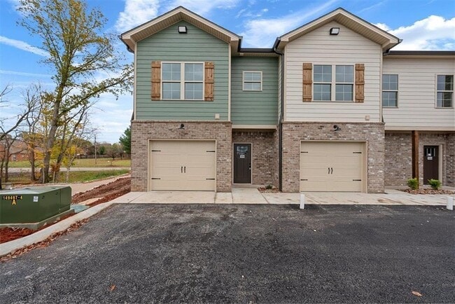 Building Photo - 906 Plano Rd