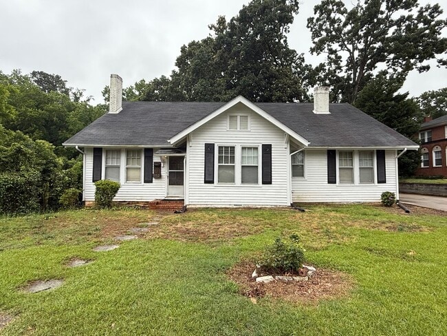 Large Home Available in Wadesboro - Large Home Available in Wadesboro