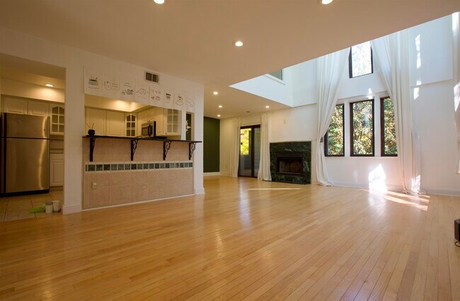 Photo - 702 Mainsail Ln