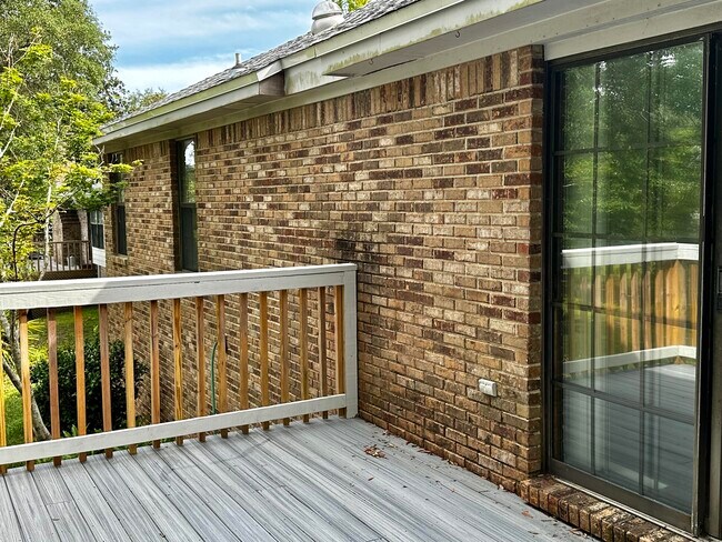 Photo - 109 Dominica Way