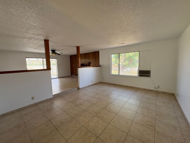 Photo - Home with Mountain Views