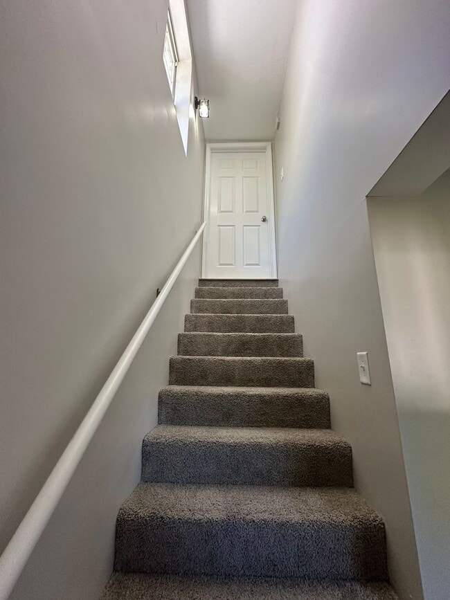 Photo - CHARMING, 1 BEDROOM UPPER LEVEL DUPLEX AVA...