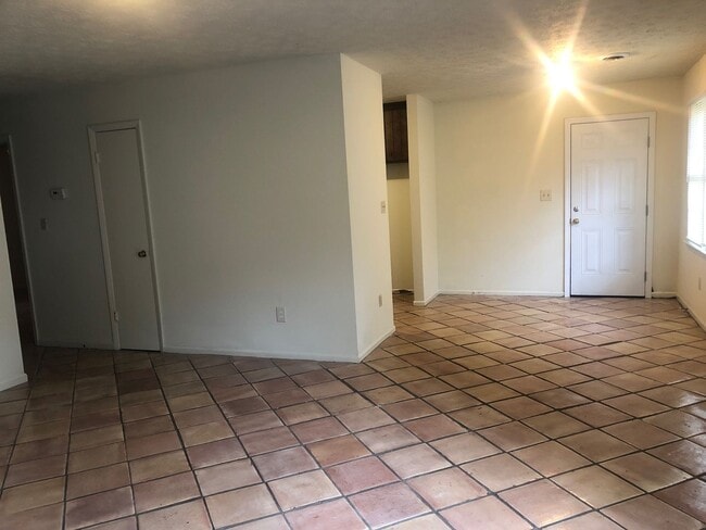 Photo - 2 Bedroom Duplex in Boulevard with a Yard