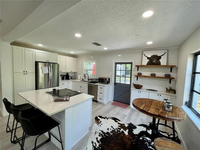 Photo - 411 17th Ave W