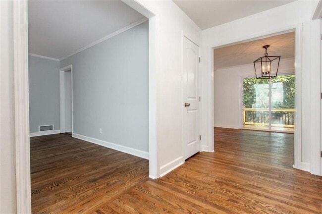 Photo - 3560 Dunn St SE