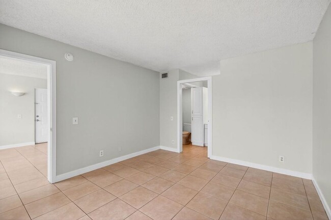 Photo - 752 Executive Center Dr Unit 15