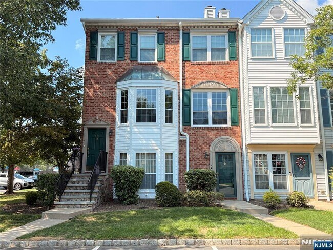 Photo - 744 Pepperidge Rd