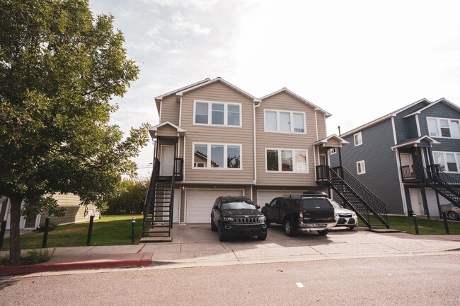 Building Photo - FULLY GUTTED & RENOVATED 4-Bedroom Condo N...