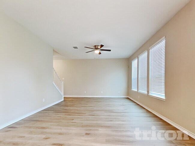 Photo - 601 Lost Pond