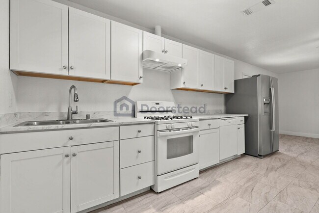 Photo - 1108 W 9th St