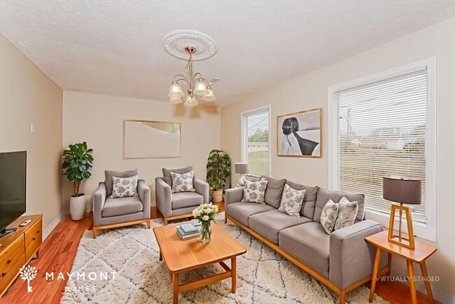 Photo - 732 Spring St