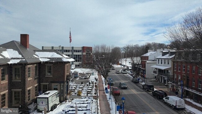 Building Photo - 134 Bridge St Unit 201