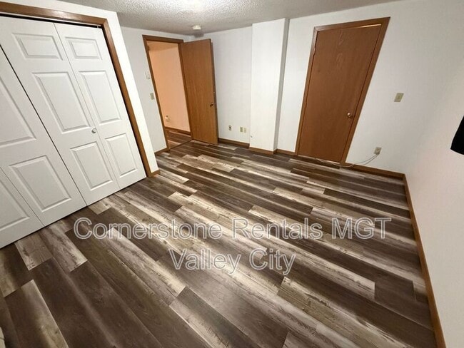 Photo - 649 8th Ave SW