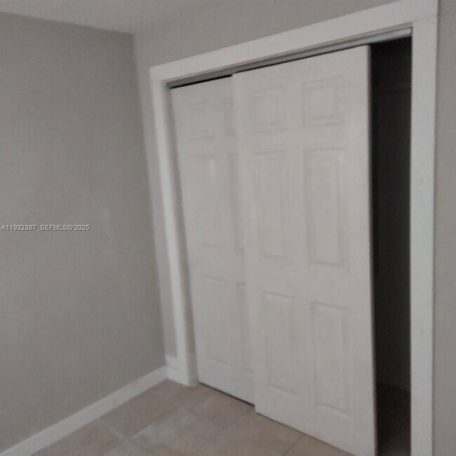 Photo - 405 SW 13th Pl Unidad 102