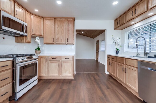 Photo - 4445 Marine Ave