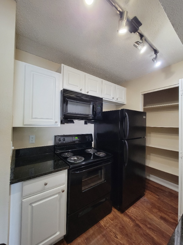 Photo - 6161 Memorial Hwy