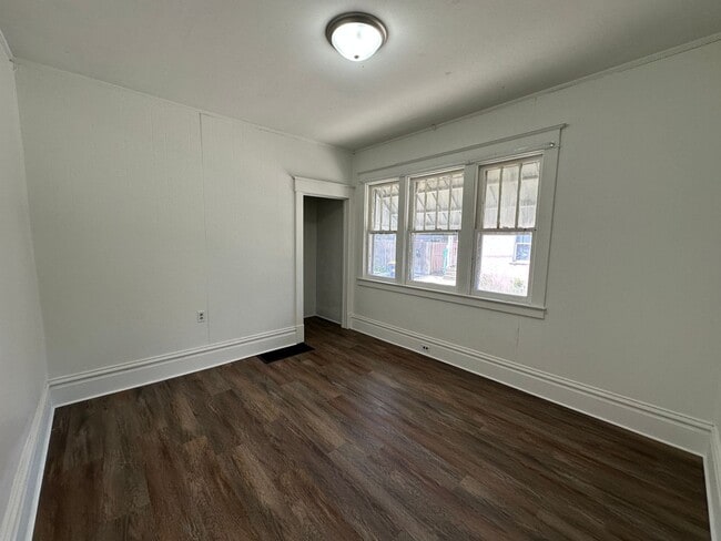 Photo - 44 Vandine Pl NE