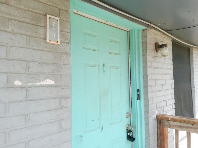 Building Photo - 2026 Waldron Rd