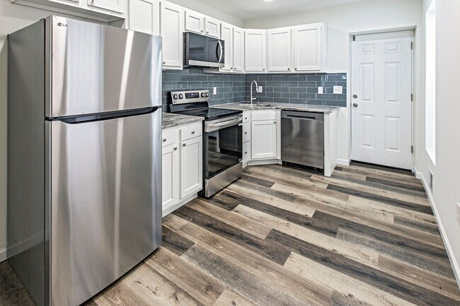 Photo - 3 bedroom, 1.5 bath fully renovated townhome in City of Wilmington