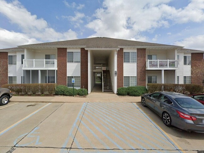 Building Photo - Easy living Condo with 1 car garage! Unit 508