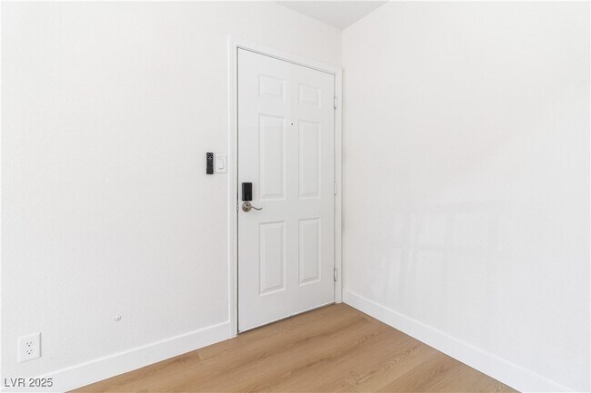 Building Photo - 5060 Indian River Dr Unit 371