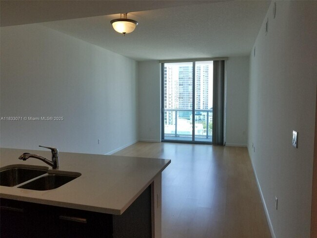 Building Photo - 333 NE 24th St Unit 1411 Rental