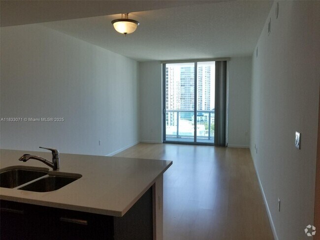 Building Photo - 333 NE 24th St Unit 1411 Rental