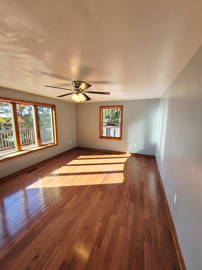 Photo - 976 Snow Mountain Rd