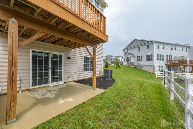 Photo - 601 Charleston Dr