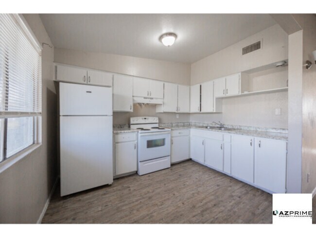 Photo - Introducing this Delightful Phoenix 2/1 Apartment Unit!