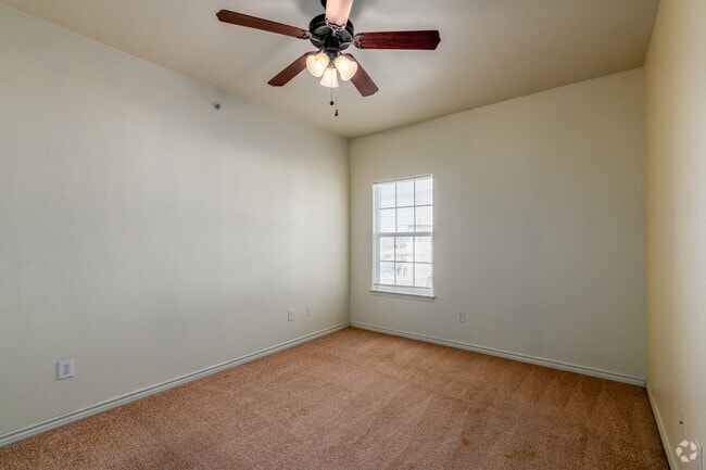 3BR, 2BA - 1067SF - Primary Bedroom