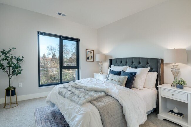 SIX65 Brookfield Apartments