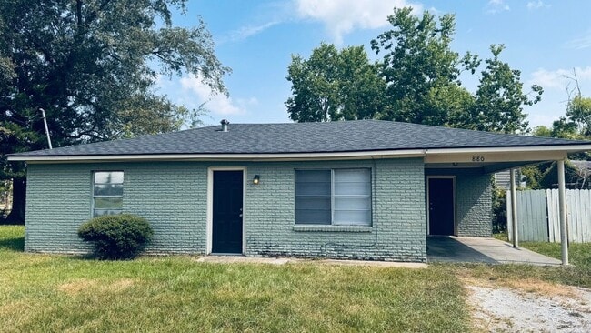 Photo - 880 W Verdine St