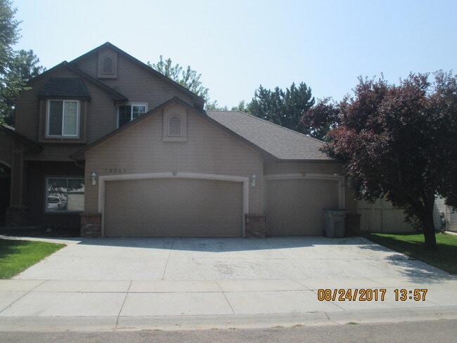 Building Photo - 4 Bedroom Home in Hobble Creek!