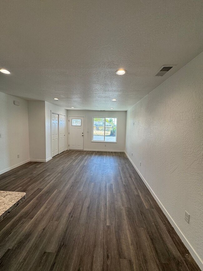 486-488 NE Housley Ave Unit 488