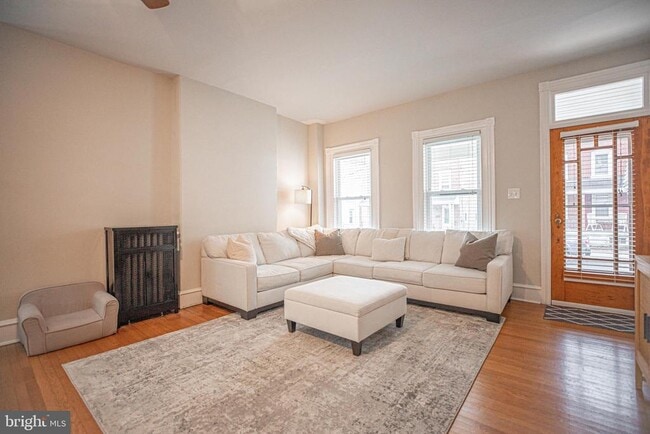Photo - 245 Hurst St