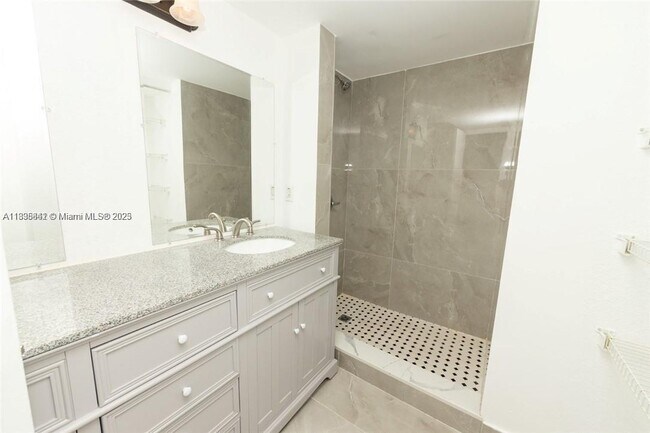 Photo - 4235 N University Dr Unit 205