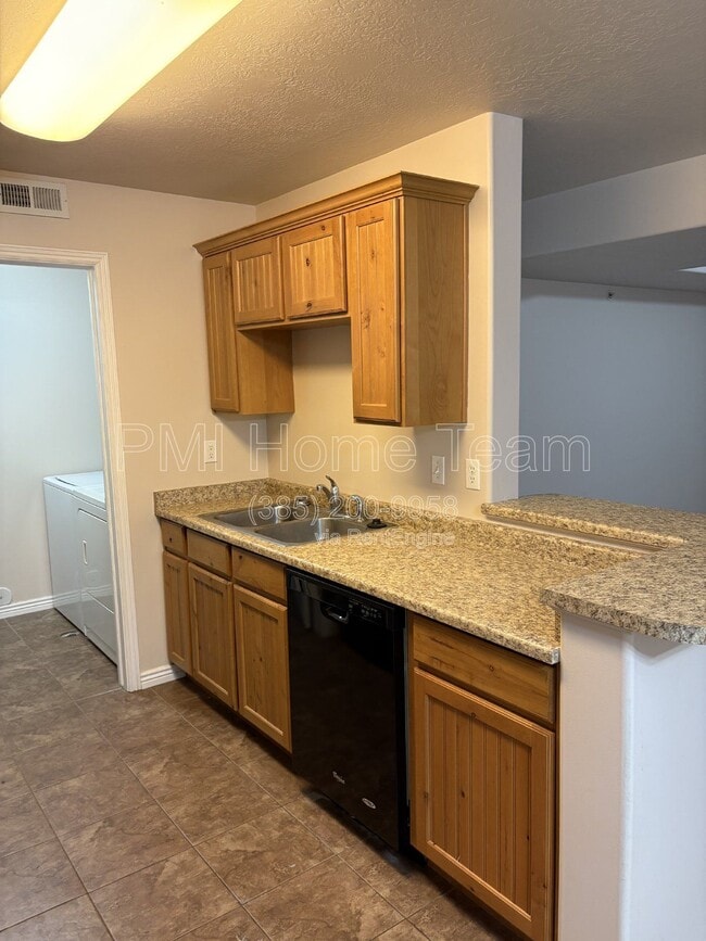 Photo - 2510 Charleston Ave Unit B1