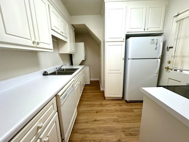 Photo - 2846 Walton Wy