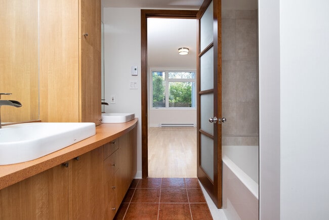 Main bathroom - 115 Rue Saint-Augustin Unit Condo
