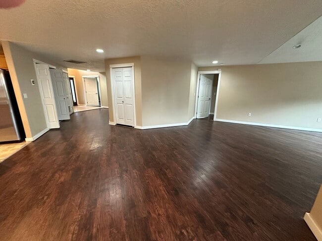 Photo - Very Nice 3 Bed 2 Bath Home With Vinyl Pla...