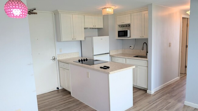 Photo - Island Colony 1-Bed 1-Bath, Sweeping Mountain Views, no parking Unit 1902