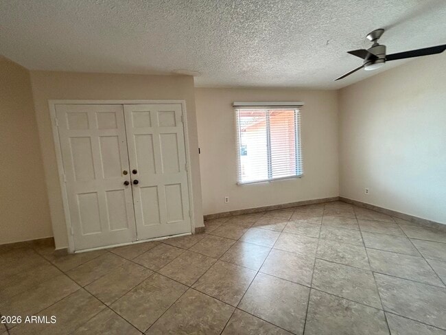 4014 W Christy Dr