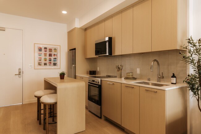 Santa Monica Collection - 1430 Lincoln