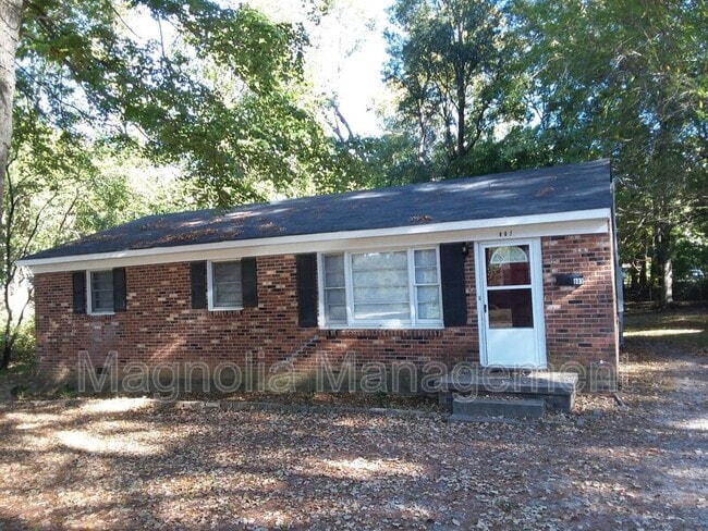 Building Photo - 803 Eastside Dr