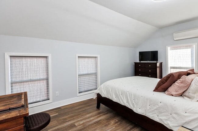 Photo - 92 E Main St