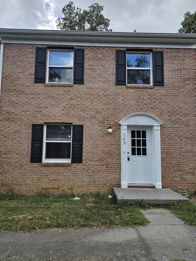 Building Photo - 145 Buckingham Dr Rental